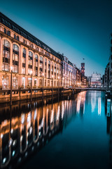 Fototapeta premium Hamburg Innenstadt Langzeitbelichtung Abends