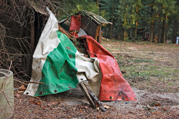 A cloth with the colors of the Italian flag covers a pile of wood.