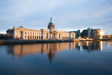 Fototapeta na wymiar The Custom House in Dublin, Ireland