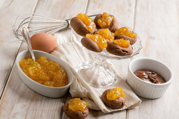 cocoa cookies with orange marmalade