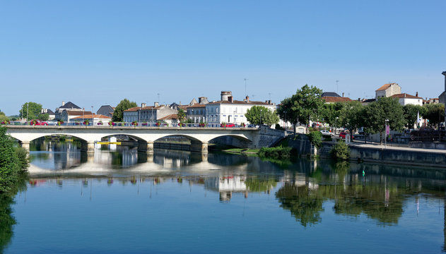 La Charente à Jarnac, Gondeville, Nouvelle-Aquitaine, France	