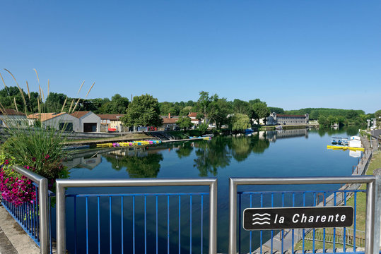 La Charente &agrave; Jarnac, Gondeville, Nouvelle-Aquitaine, France	