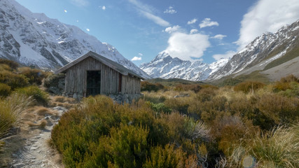 Fototapeta na wymiar wide angle shot of stocking stream shelter and mount cook