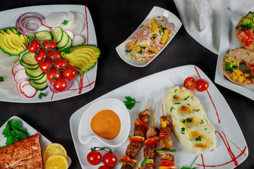 Pork skewer served with mashed potato