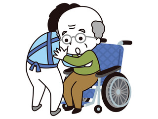 高齢男性に移乗介助を行う男性介護士