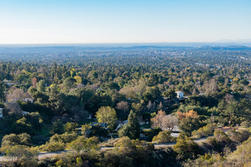 Obraz premium Aerial view of the Mountains and Altadena area
