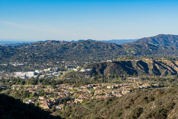 Fototapeta na wymiar Aerial view of the Mountains and Altadena area