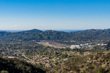 Fototapeta na wymiar Aerial view of the Mountains and Altadena area