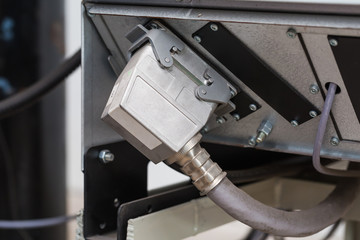 Industrial heavy duty electrical connector