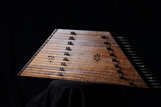 Santour hammered dulcimer