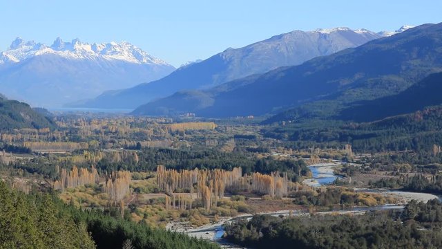 el bolson mirador del rio azul patagonia argentina oto&ntilde;o