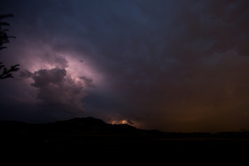 Gewitterwolken in der Nacht