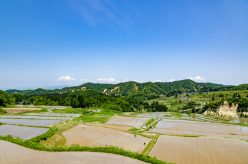 山間の田園風景