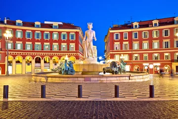 Photo sur Plexiglas Nice Ville de Nice Place Place Masséna et Fontaine du Soleil vue en soirée