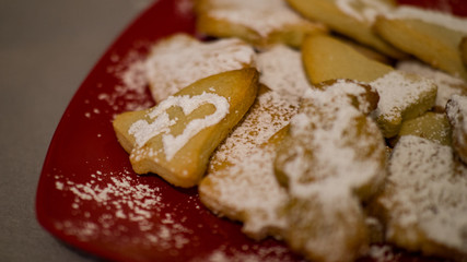 Weihnachten und die Dekoration und die Leckeren plätzchen
