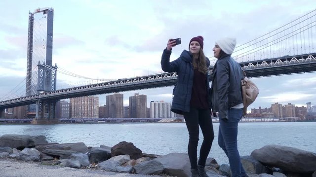 Amazing walk at Manhattan Bridge in New York perfect for sightseeing
