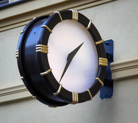 Uhr an einem Haus