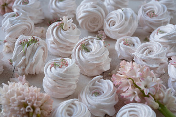 Meringues and spring flowers