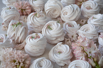 Meringues with pink flowers