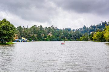 Fototapeta na wymiar Kodaikanal Lake, also known as Kodai Lake is a manmade lake located in the Kodaikanal city in Dindigul district in Tamil Nadu, India.