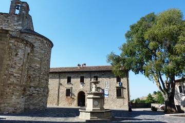 Fototapeta na wymiar Main square of San Leo, Emilia Romagna, Italy