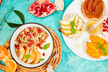 Smoothies bowl granola and Rice Crisp bread