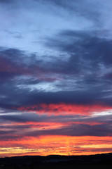 Fototapeta na wymiar beautiful sunset over the landscape