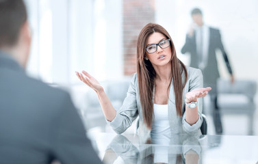 Fototapeta premium business woman explaining to the client the terms of the contrac