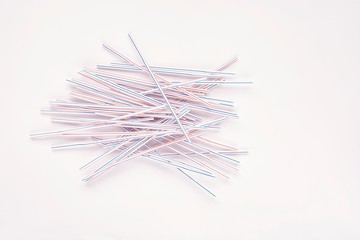 white plastic drinking straw