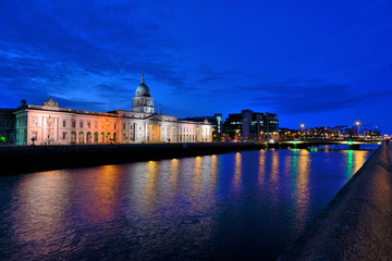 Fototapeta na wymiar Custom House Dublin Ireland