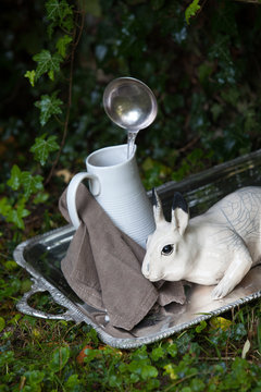 d&eacute;coration avec des animaux bougies, figurines p&acirc;ques