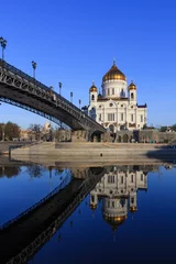 Deurstickers Cathedral of Christ the Saviour and Patriarshiy Bridge with reflection on water surface of Moskva river at sunny spring morning © Vladimir Zhupanenko