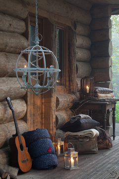 coussins,  plais et linge de lit pour d&eacute;co chalet cabane