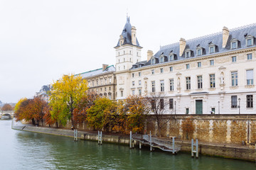 Fototapeta na wymiar Paris (France) - The Palais de Justice (Palais de la Cite') and the river Seine