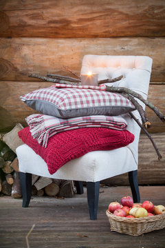 coussins,  plais et linge de lit pour d&eacute;co chalet cabane