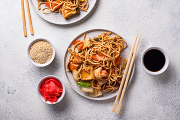 Asian noodles with shrimps and vegetables