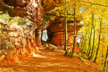 Altschlossfelsen im Dahner Felsenland im Herbst - Altschlossfelsen rock in Dahn Rockland, Germany