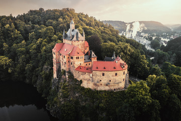 Burg Kriebstein (Schloss) - Luftaufnahme mit Wald