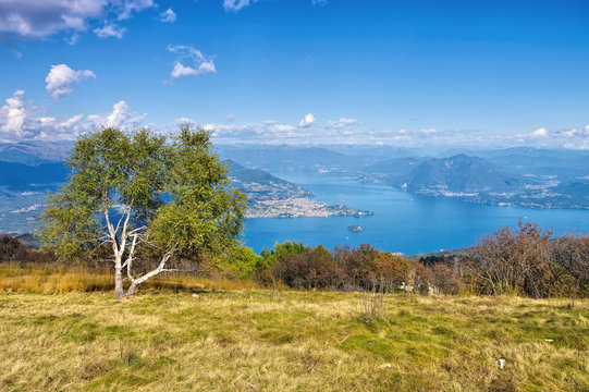 Lago Maggiore und Alpen in Norditalien vom Berg Mottarone - Lago Maggiore and Alps from mountain Mottarone