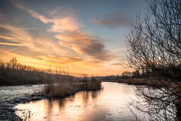 Foto auf Leinwand Gefrorener Flussmorgenhimmel © Steppeland