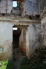 Fototapeta na wymiar Abandoned old building