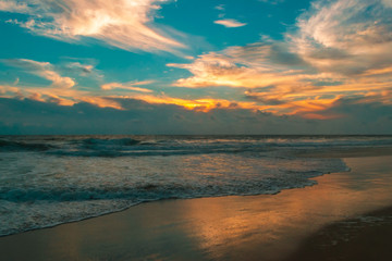 Obraz na płótnie Canvas Beautiful sunset in Acapulco's beach