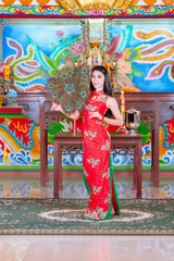 Naklejka premium beauty woman and hold shopping bags in chinese new year