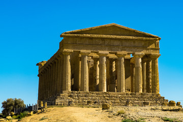 Fototapeta premium Greek Temple of Concordia, located in the park of the Valley of the Temples in Agrigento, Sicily.