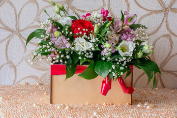 Flower arrangement in a box - 246247551