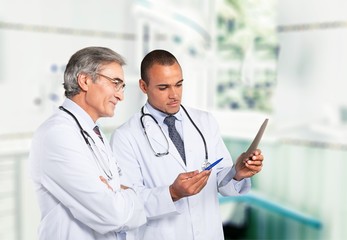 Fototapeta premium Doctors team talking expertise in hospital