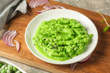 sandwich vegetable, green (healthy food: peas, avocados, and more). Healthy food concept. food background