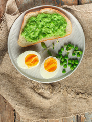 sandwich vegetable, green (healthy food: peas, avocados, and more). Healthy food concept. food background