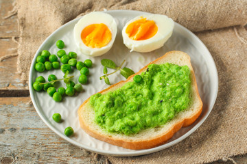 sandwich vegetable, green (healthy food: peas, avocados, and more). Healthy food concept. food background