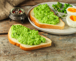 sandwich vegetable, green (healthy food: peas, avocados, and more). Healthy food concept. food background